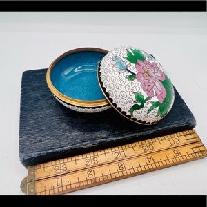 Vintage cloisonné trinket box detailed white floral 3”